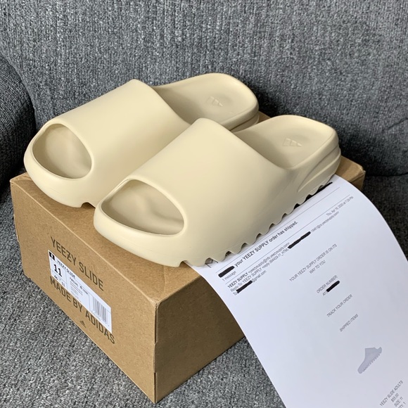 yeezy slide true to size